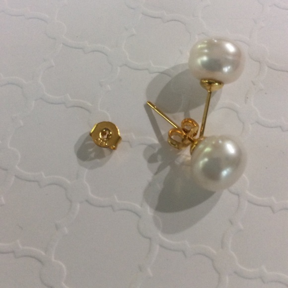14k Yellow Gold Akoya Pearl Stud - Picture 4 of 7